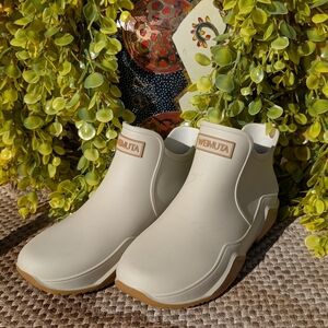 Wemuta Beige Waterproof Garden Clogs Boots – Slip-On Rubber Shoes